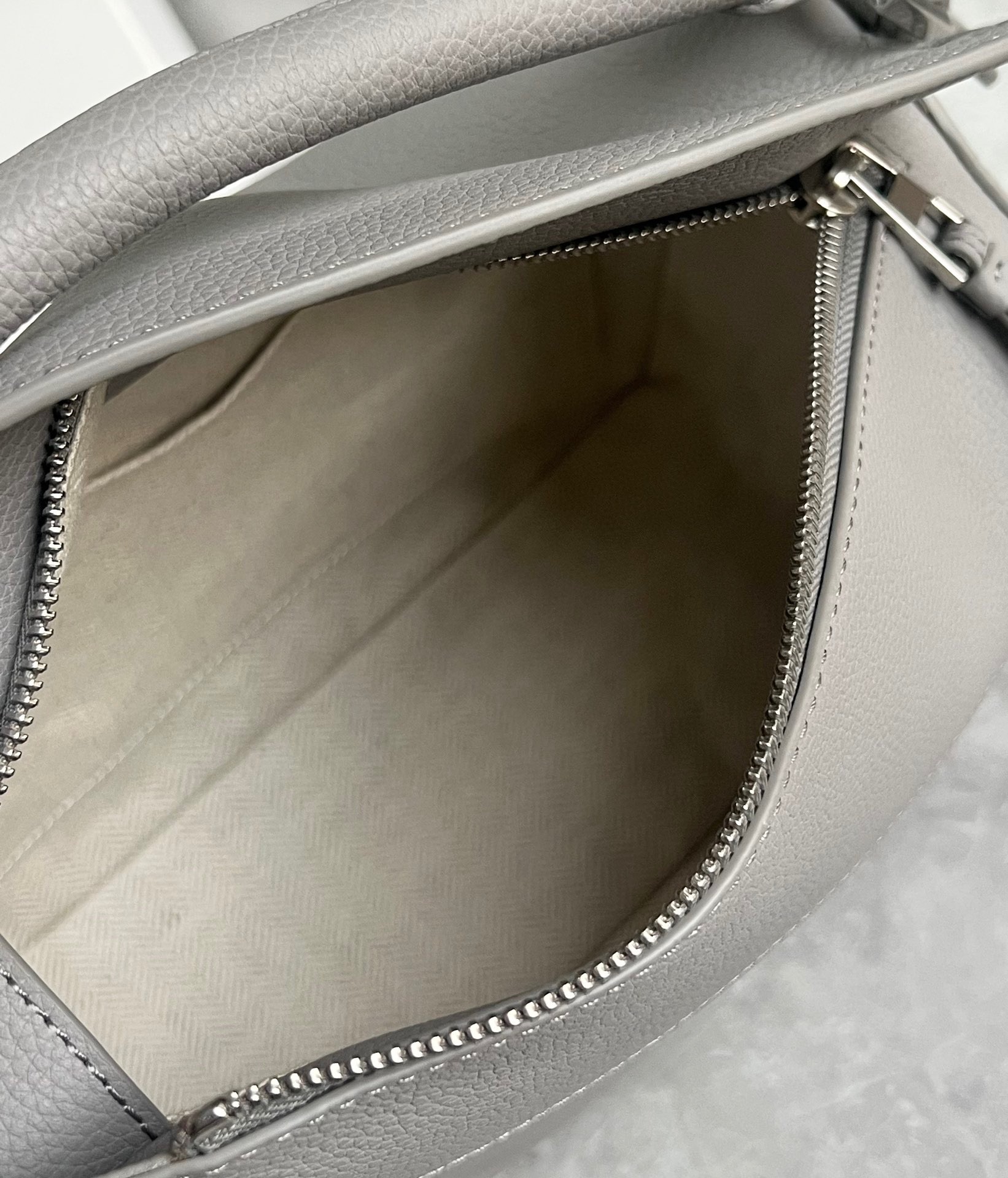 L0ew* puzzle small bag in pearl grey grained leather