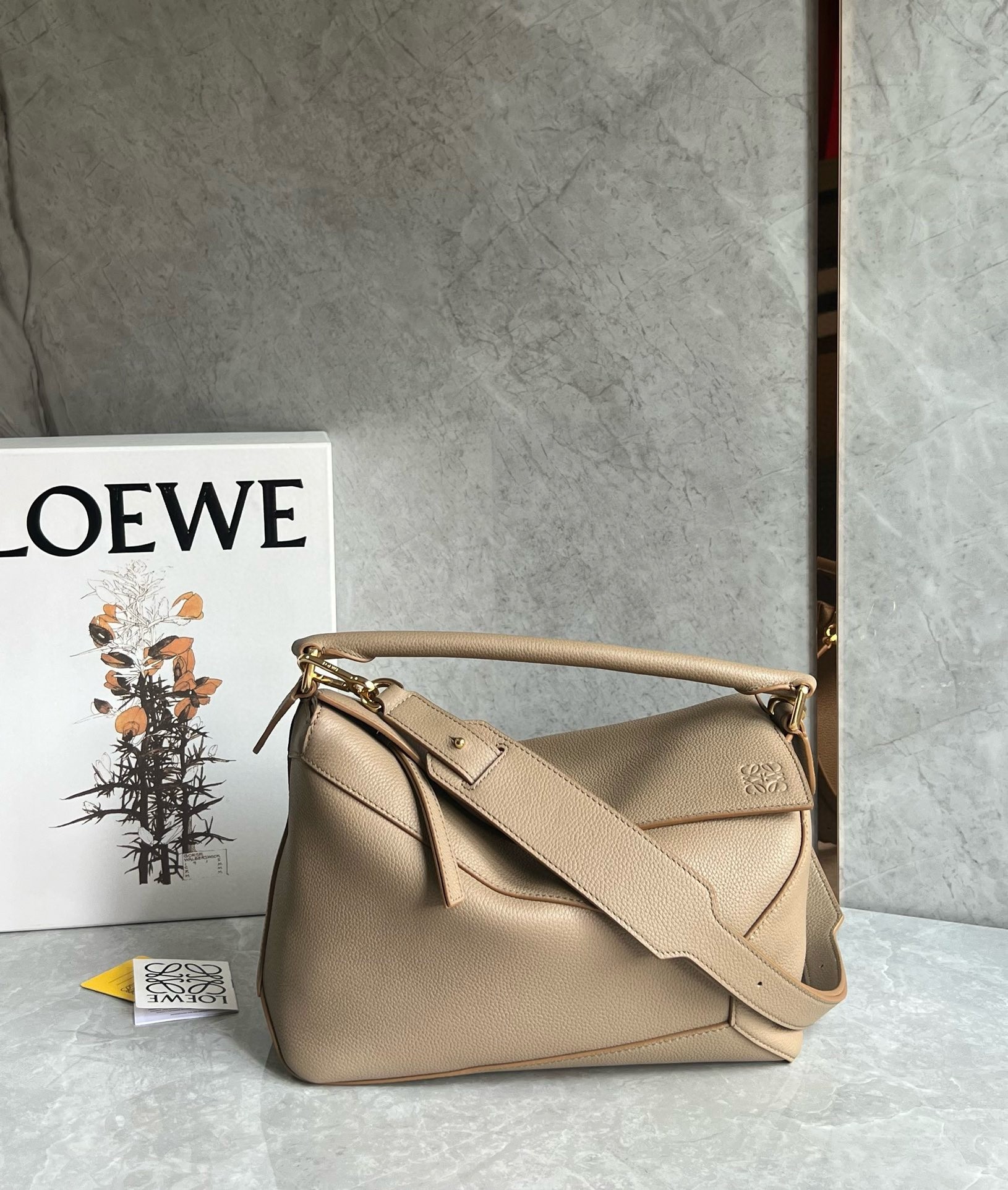 L0ew* puzzle medium bag in sand grained calfskin