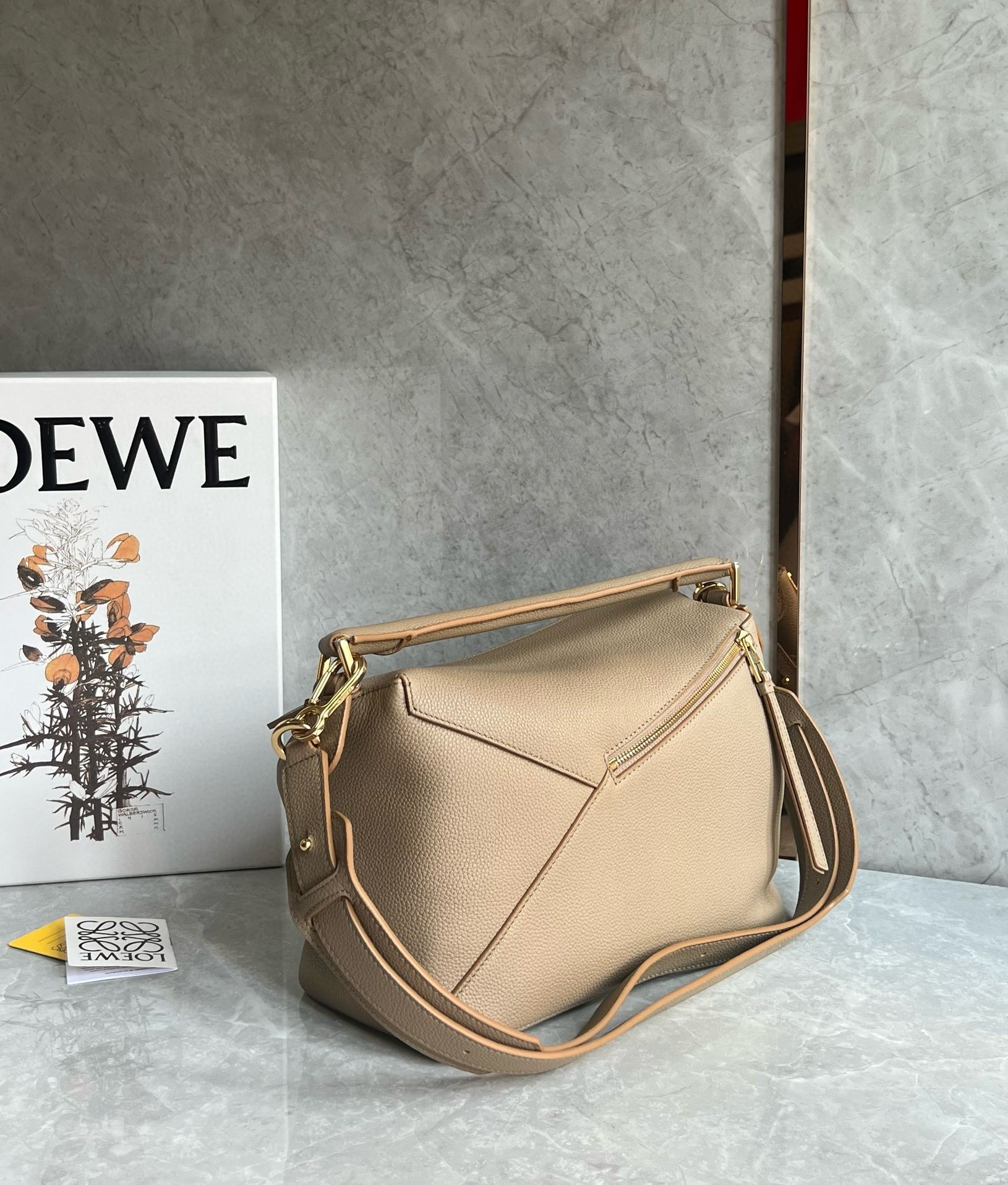 L0ew* puzzle medium bag in sand grained calfskin