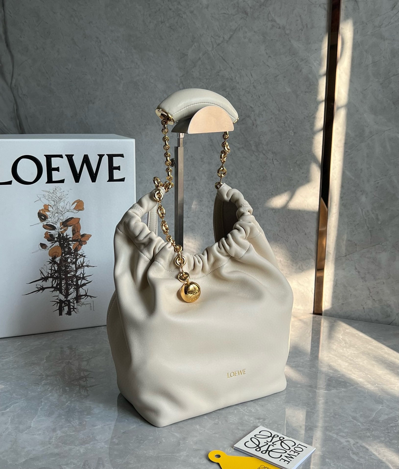 L0ew* small squeeze bag in white nappa lambskin