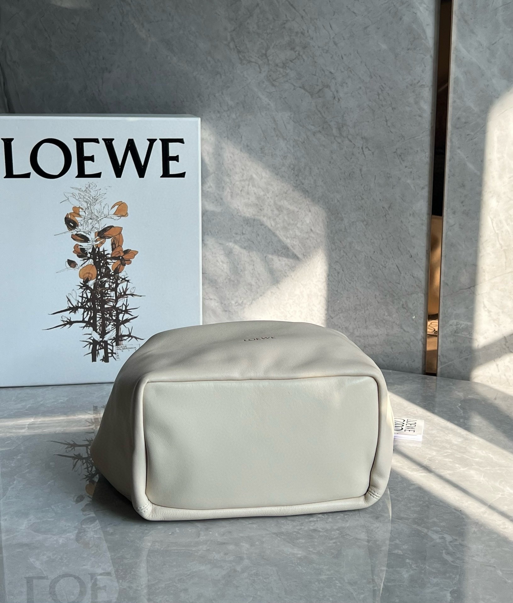 L0ew* small squeeze bag in white nappa lambskin