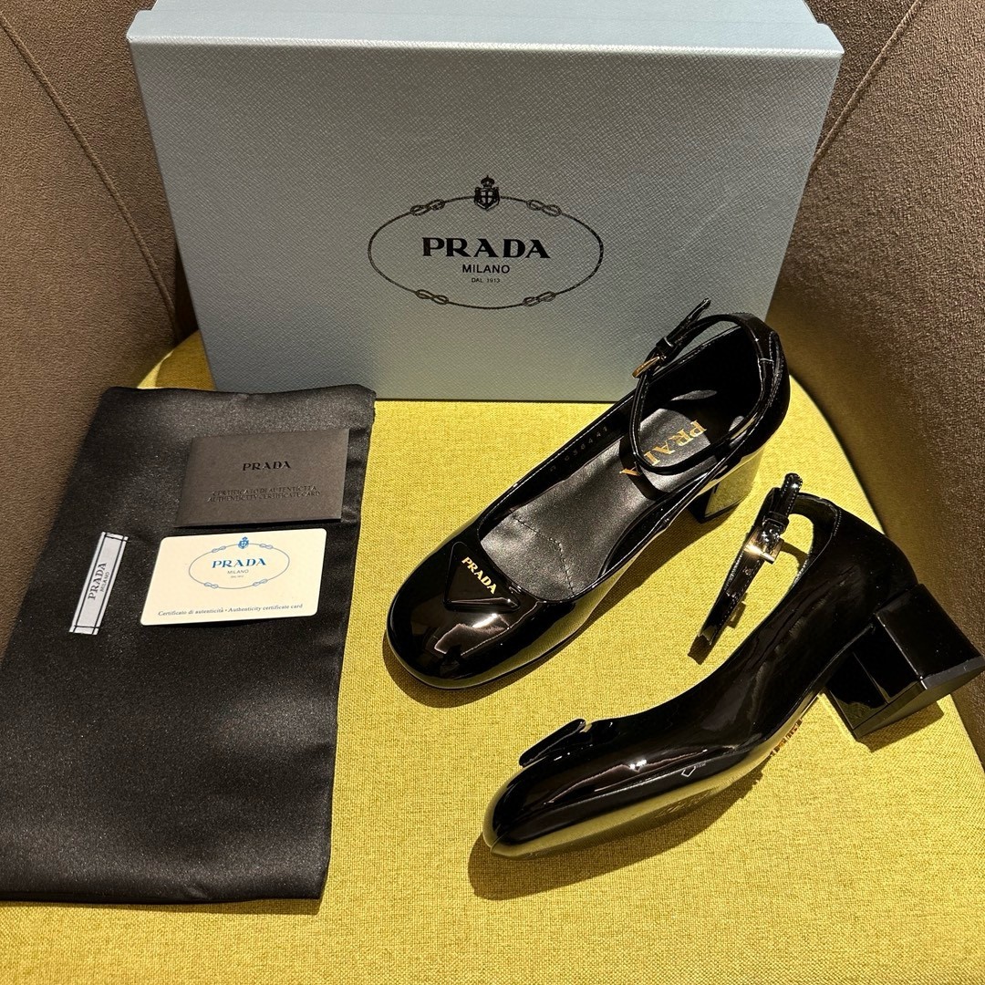 Pra*a pumps 35mm in black patent leather