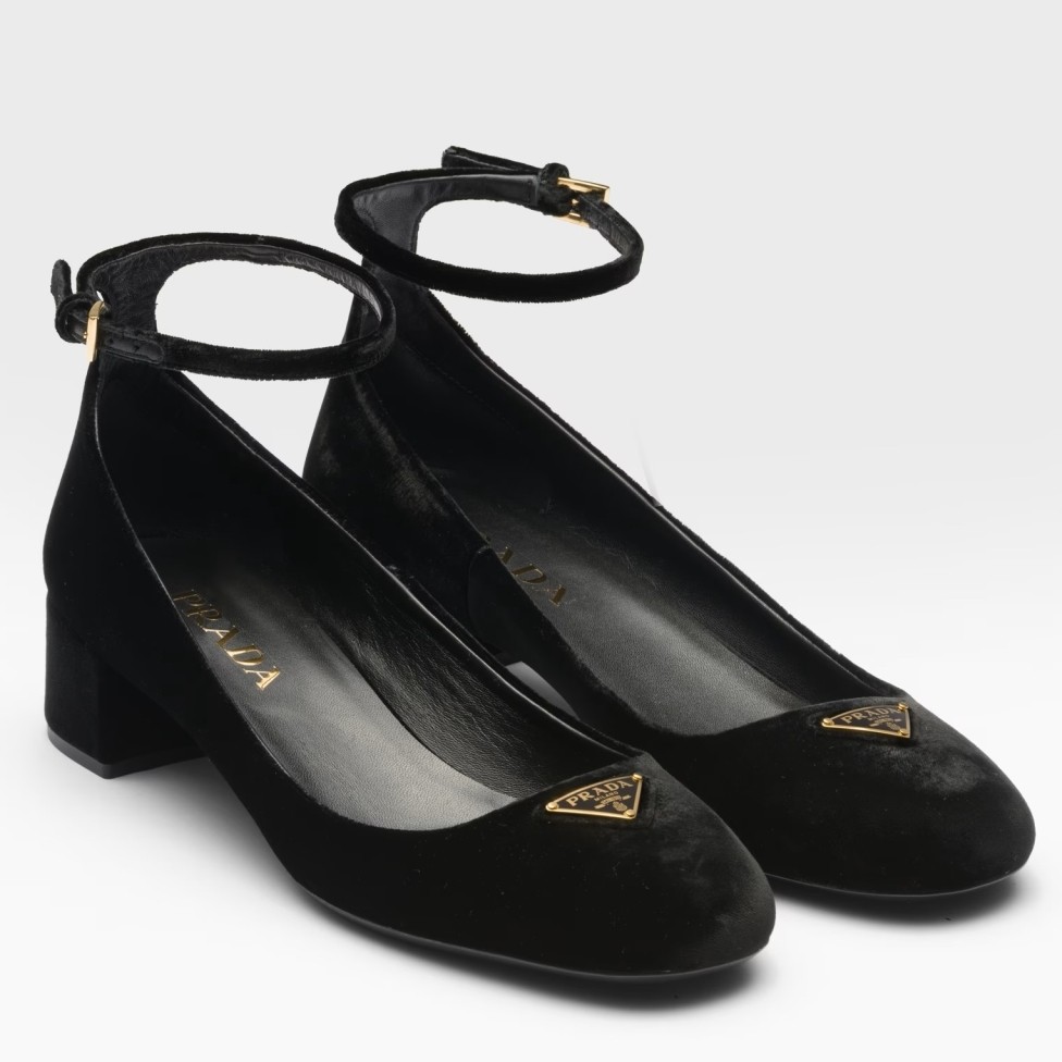 Pra*a pumps 35mm in black velvet