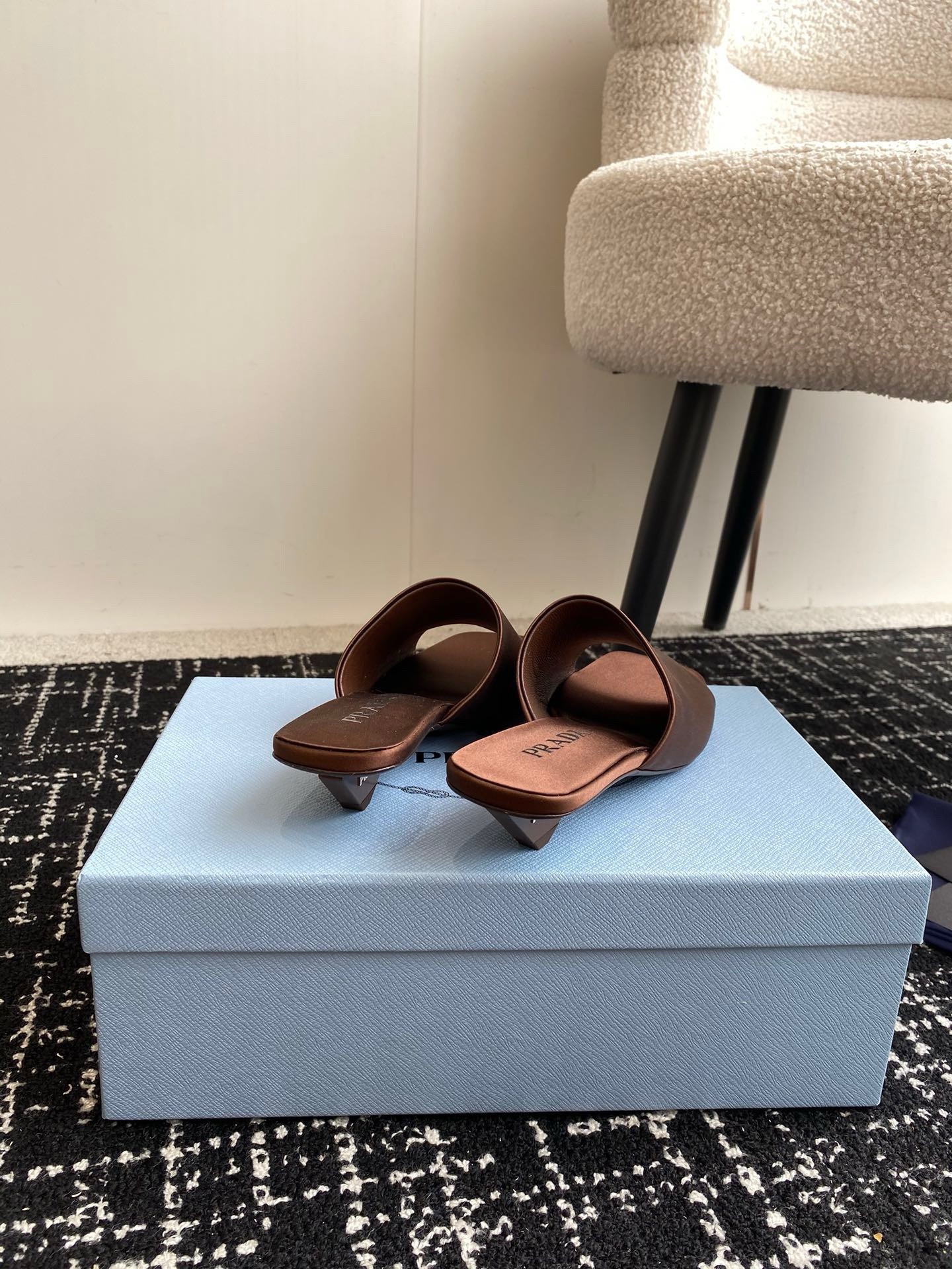Pra*a heeled slides 35mm in tobacco satin