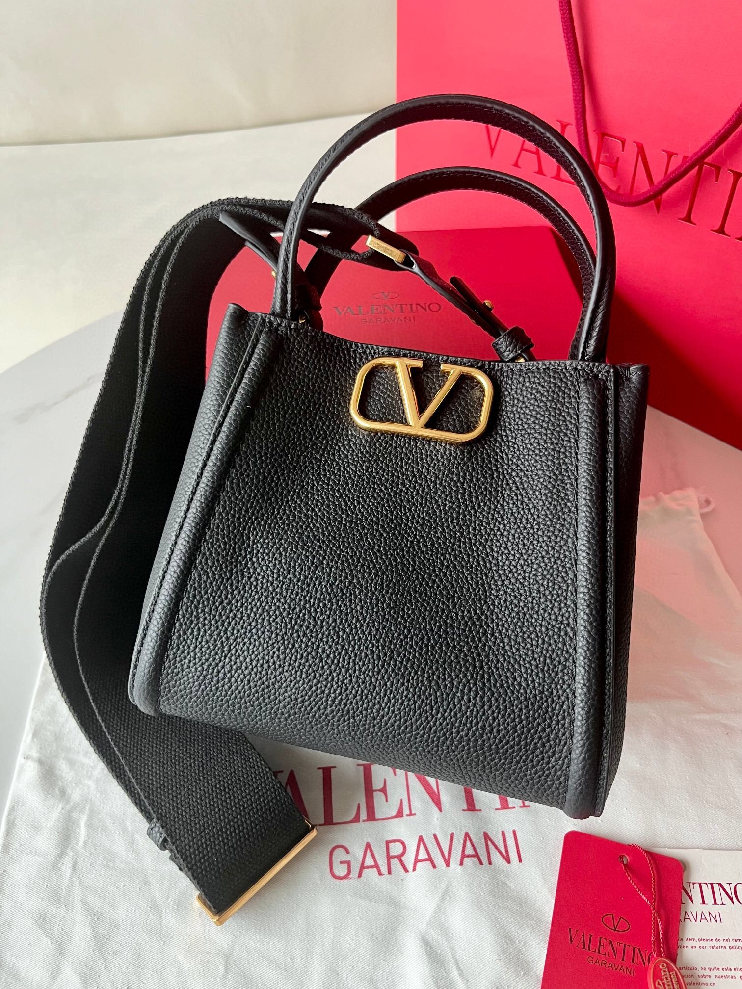 Va1e*ntin0 alltime small bag in black grained calfskin
