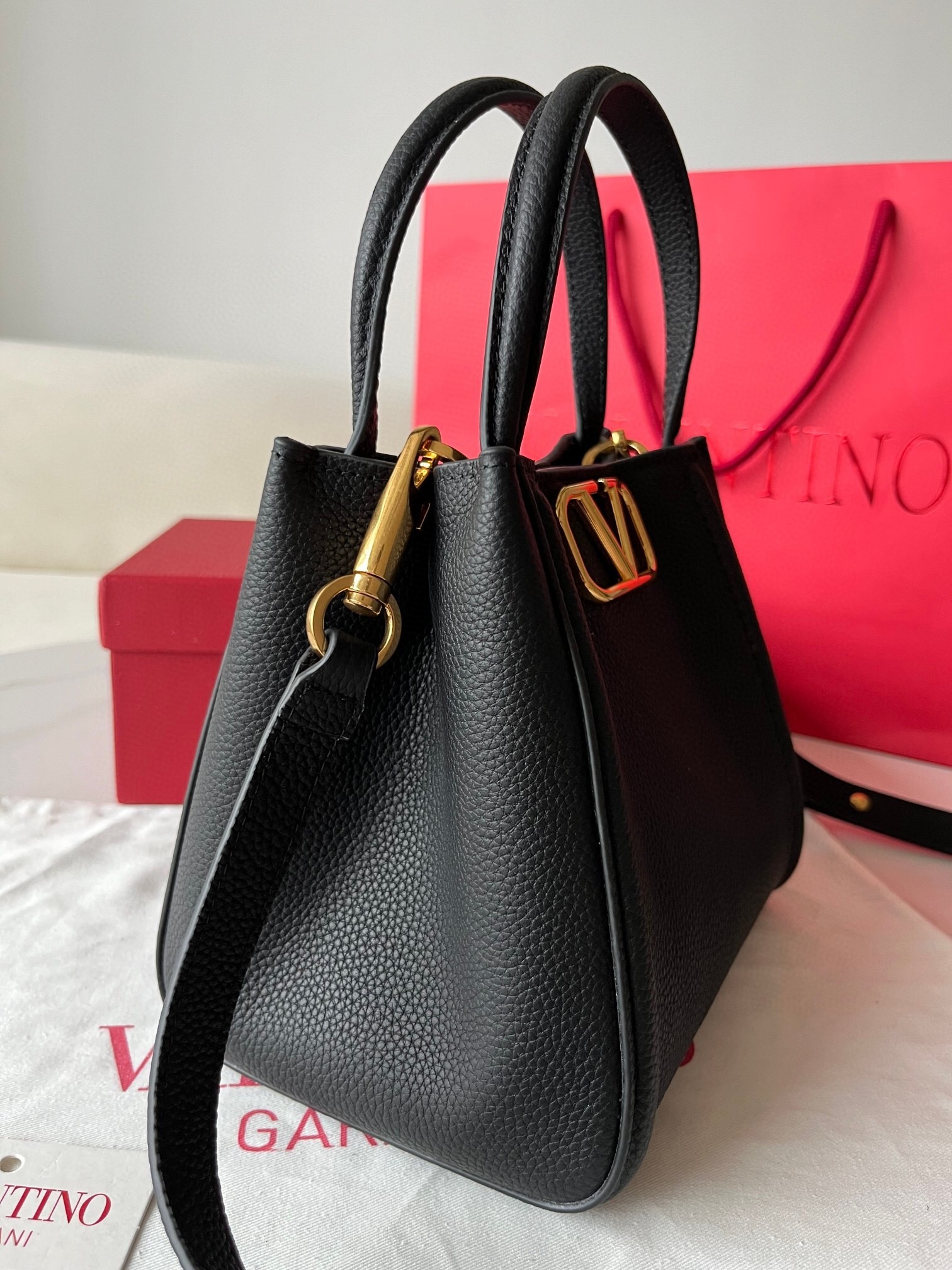 Va1e*ntin0 alltime small bag in black grained calfskin