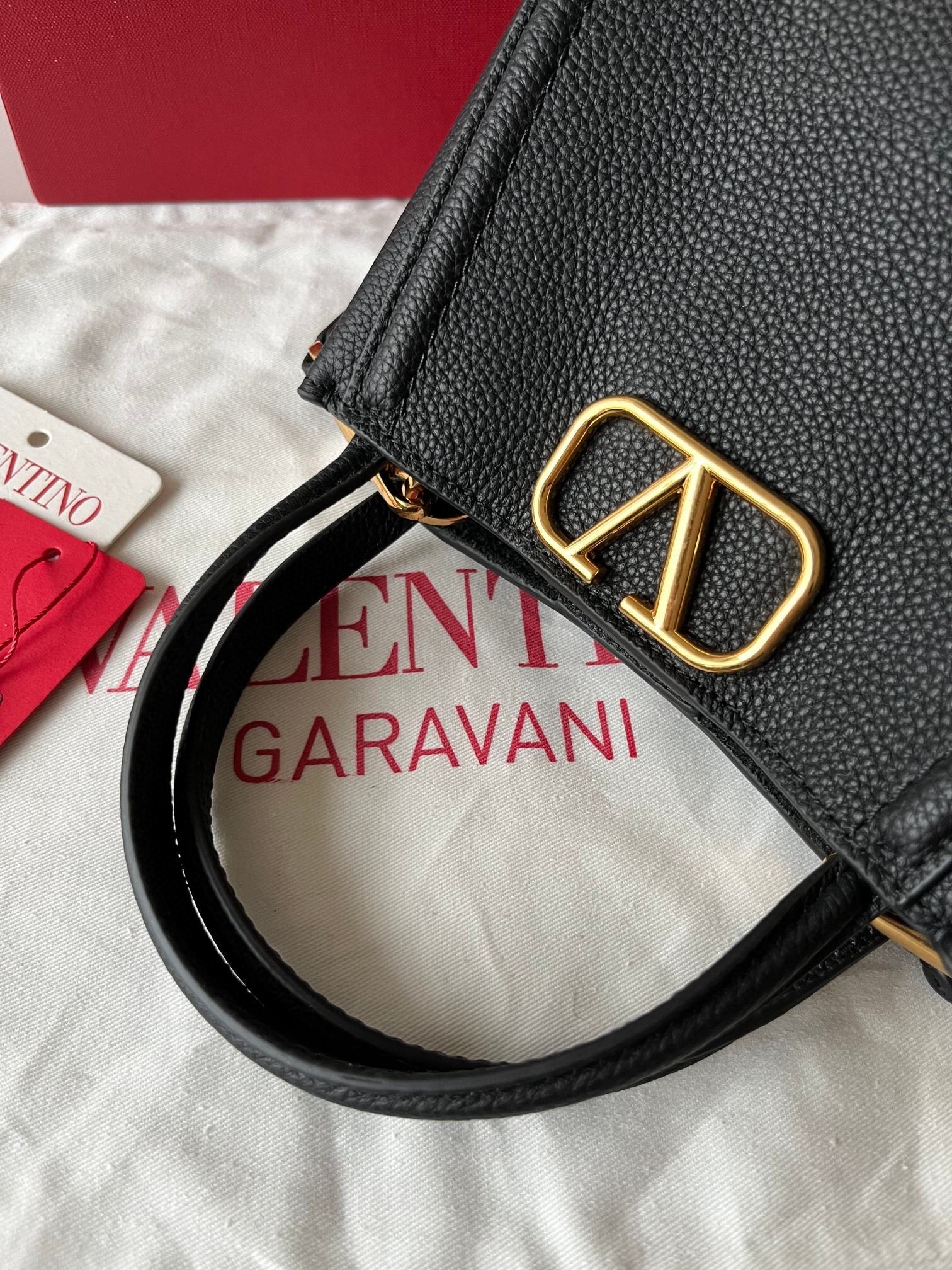 Va1e*ntin0 alltime small bag in black grained calfskin