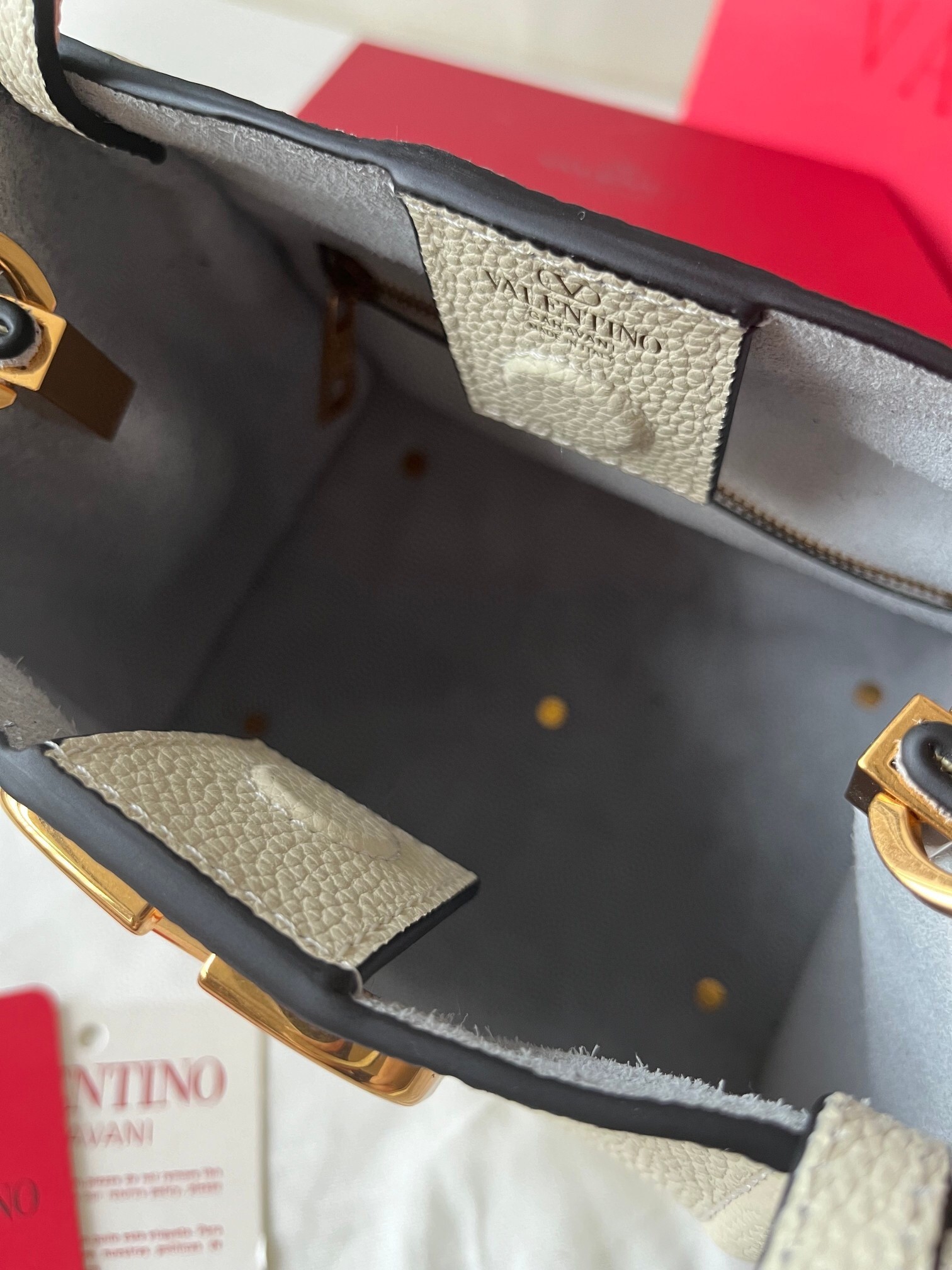 Va1e*ntin0 alltime small bag in black grained calfskin