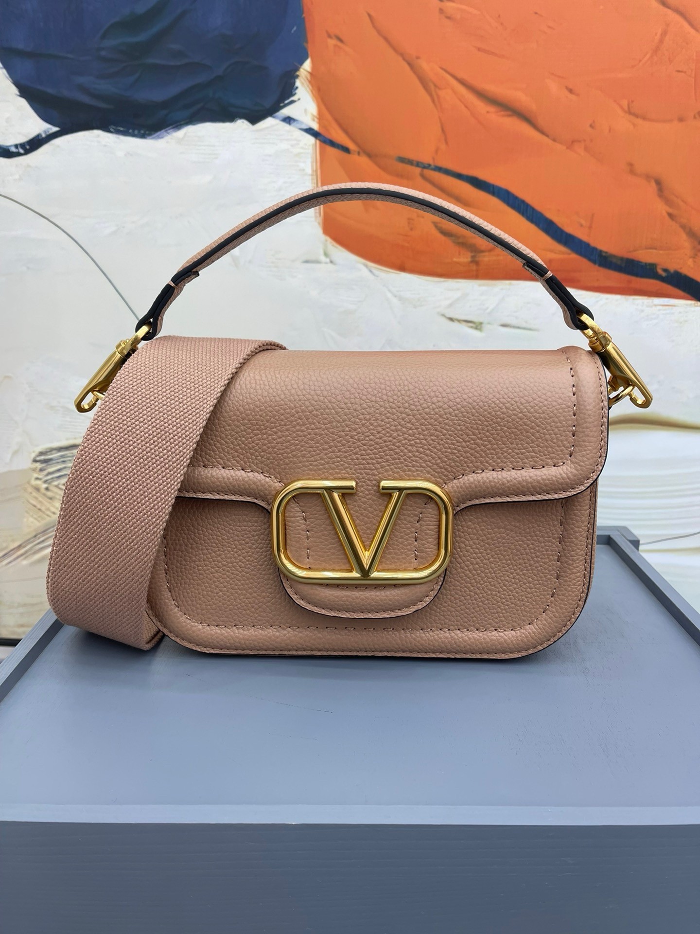 Va1e*ntin0 alltime shoulder bag in beige grained leather