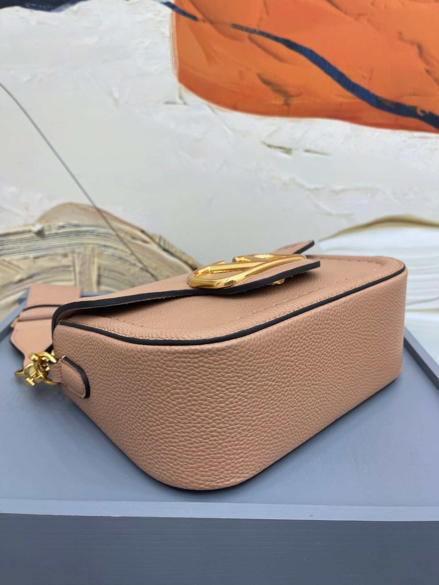 Va1e*ntin0 alltime shoulder bag in beige grained leather