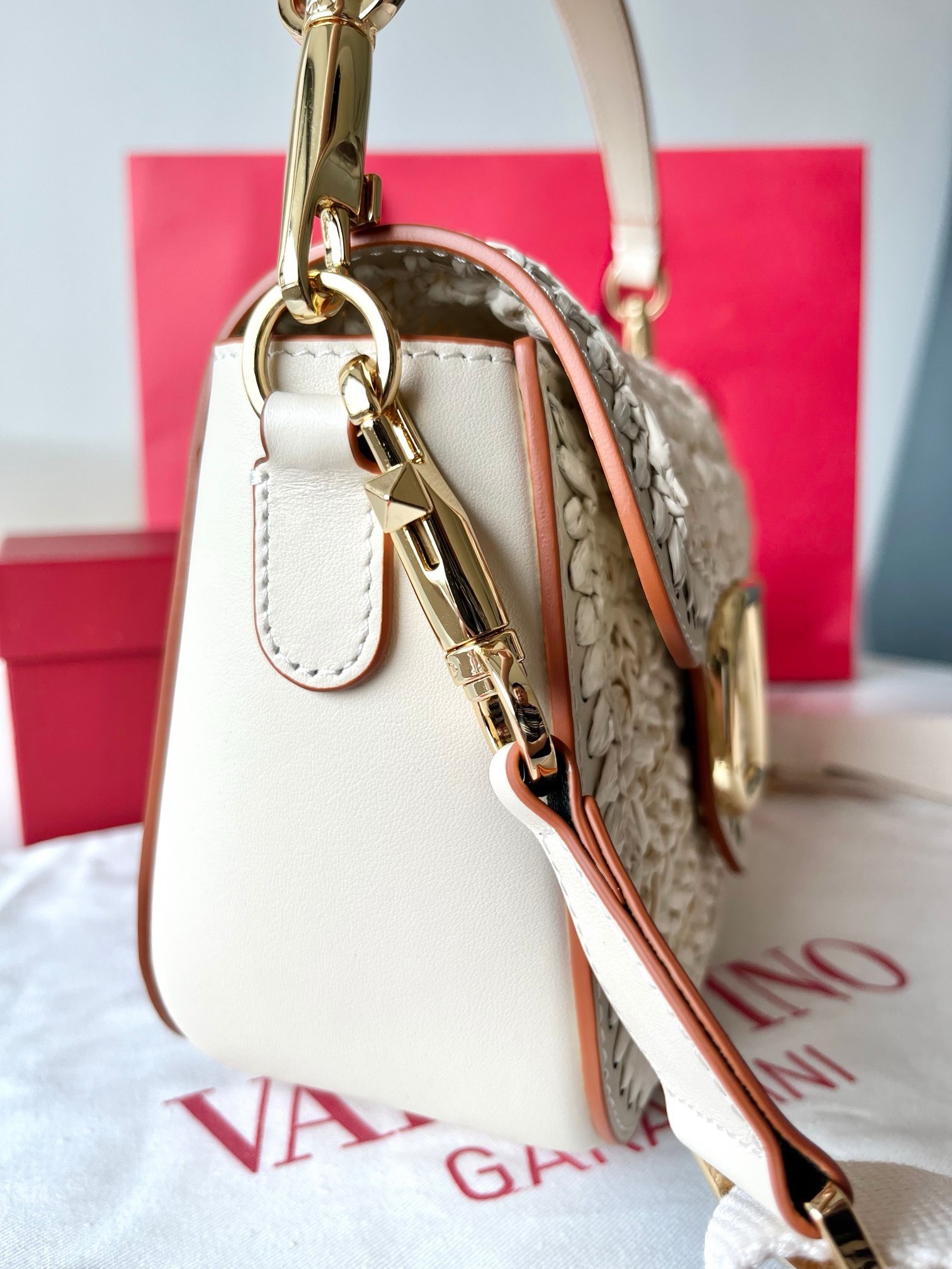 Va1e*ntin0 alltime shoulder bag in white raffia