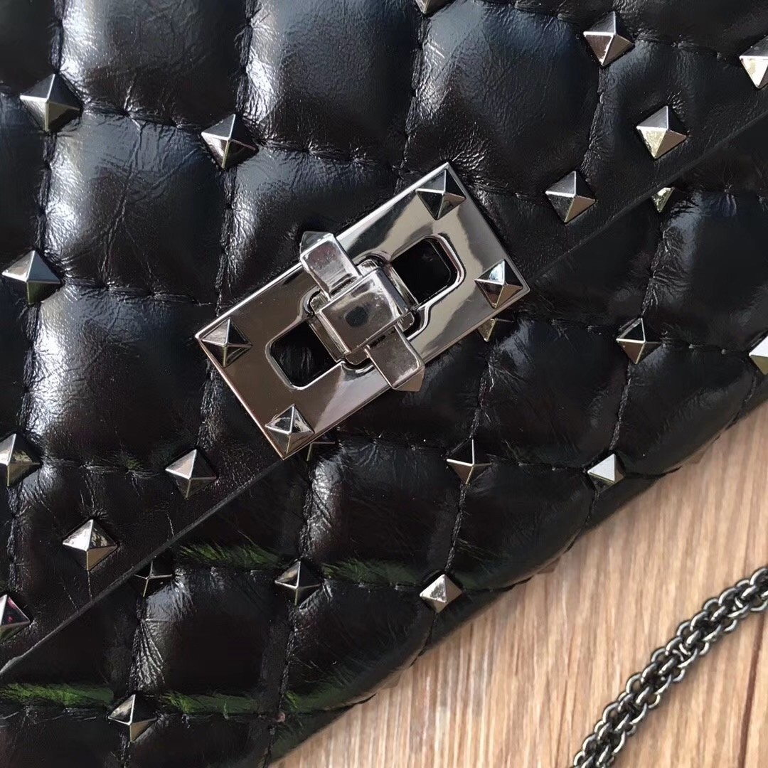 Va1e*ntin0 rockstud spike chain clutch in crinkled lambskin