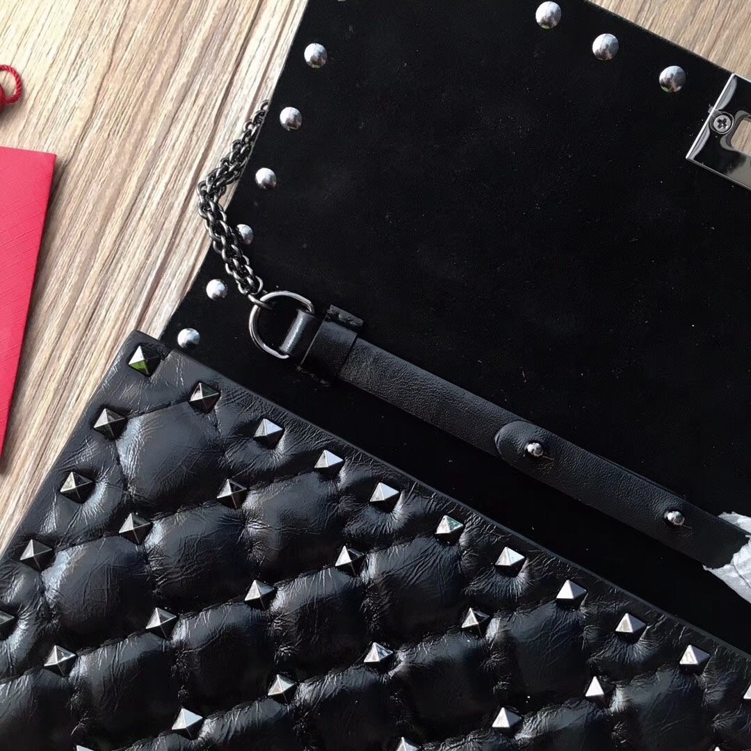 Va1e*ntin0 rockstud spike chain clutch in crinkled lambskin