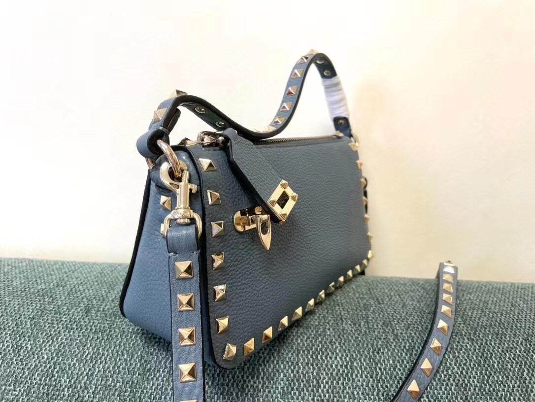 Va1e*ntin0 rockstud small crossbody bag in blue grained calfskin