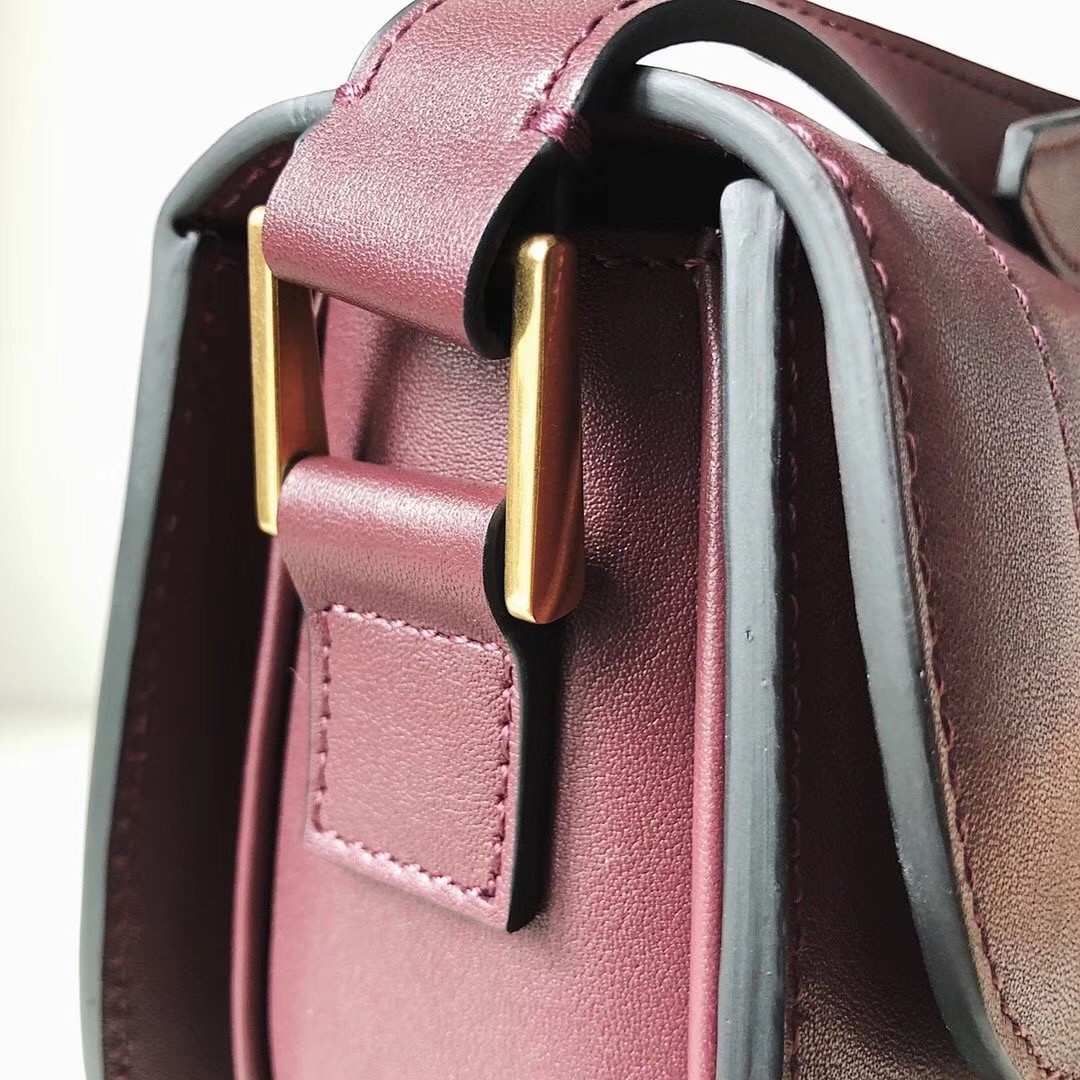 Va1e*ntin0 s*pervee crossbody bag in burgundy leather