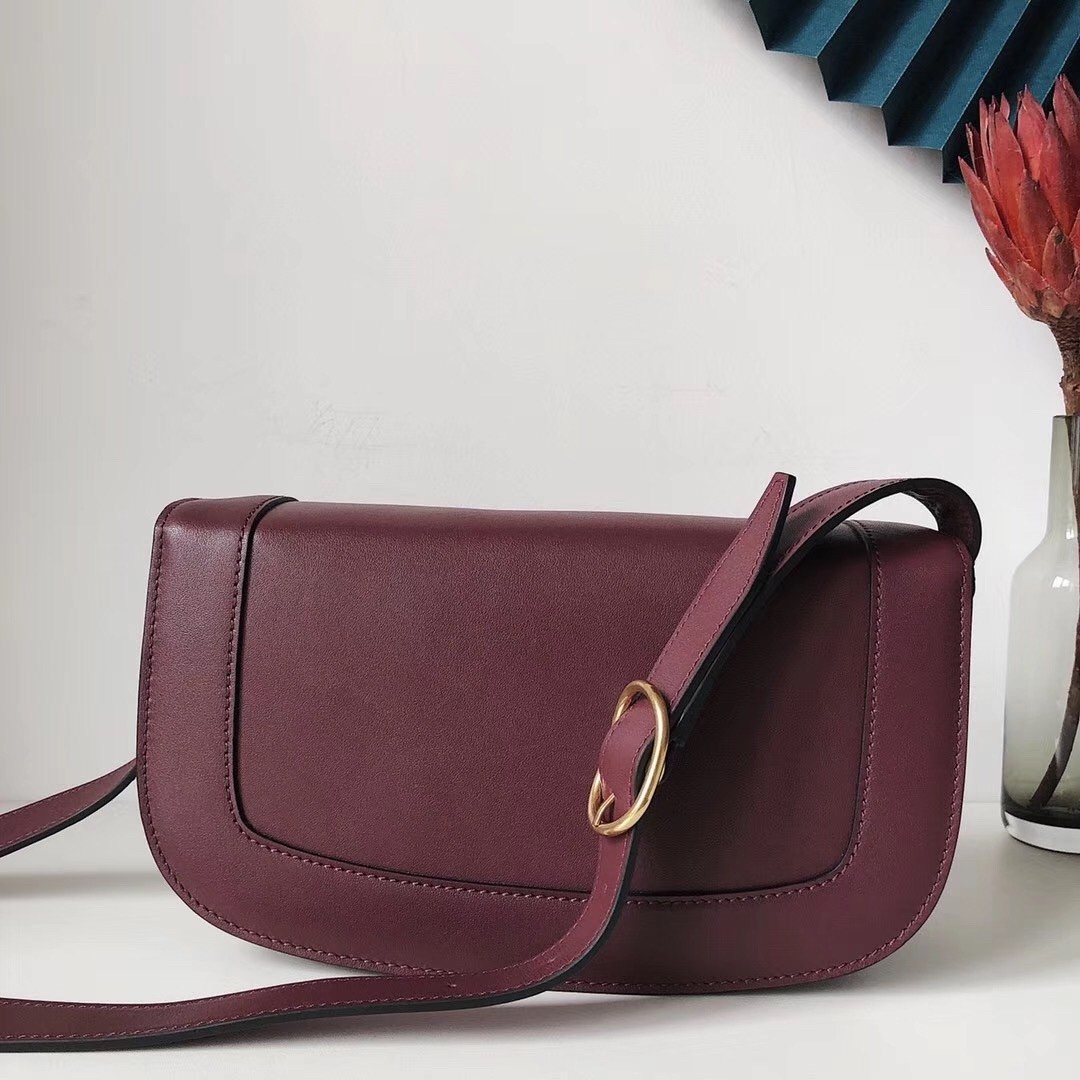 Va1e*ntin0 s*pervee crossbody bag in burgundy leather