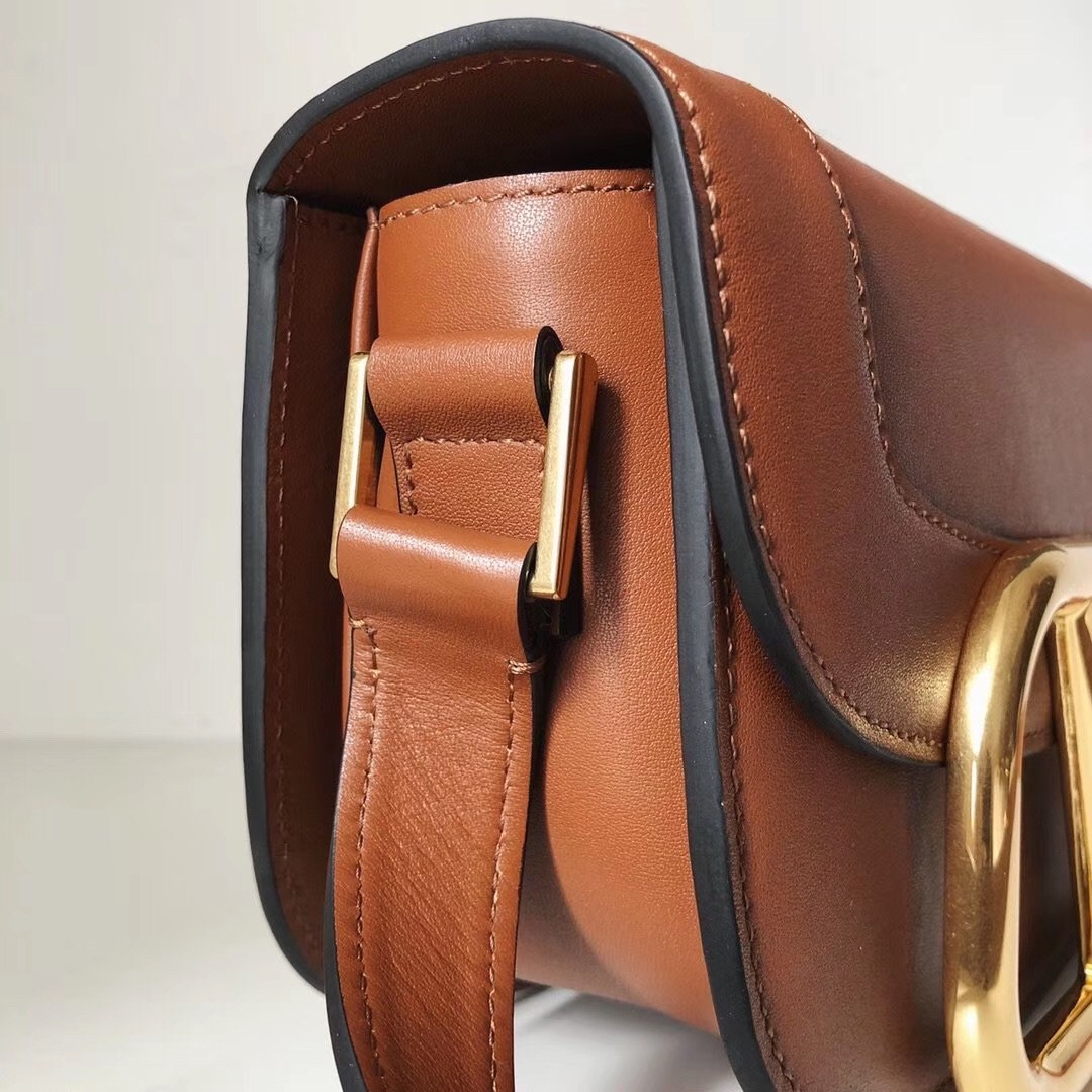Va1e*ntin0 s*pervee crossbody bag in brown leather
