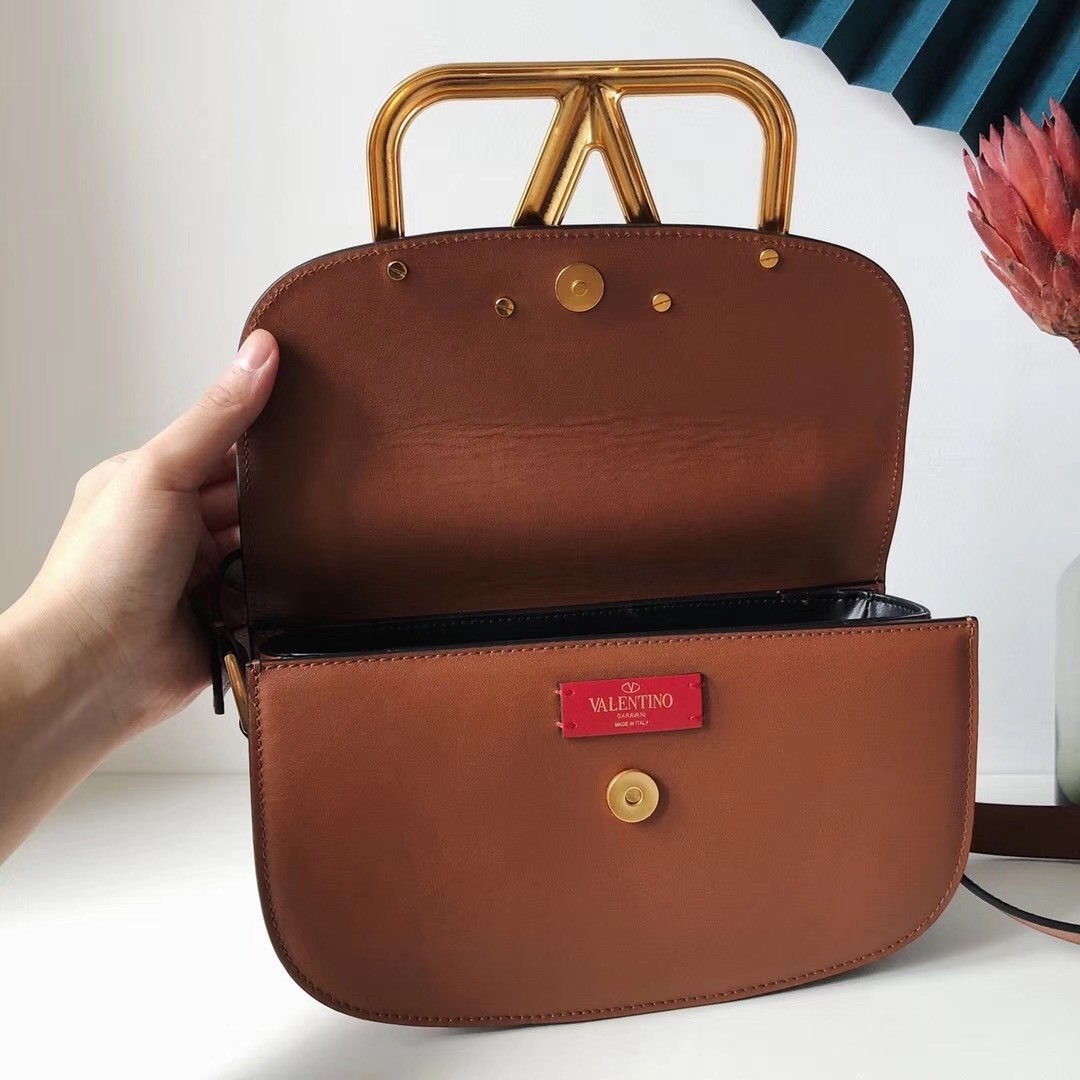 Va1e*ntin0 s*pervee crossbody bag in brown leather