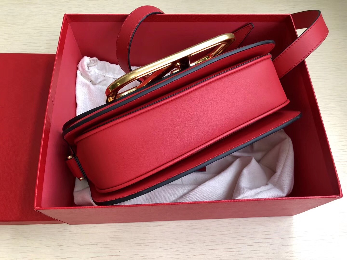 Va1e*ntin0 s*pervee crossbody bag in red leather