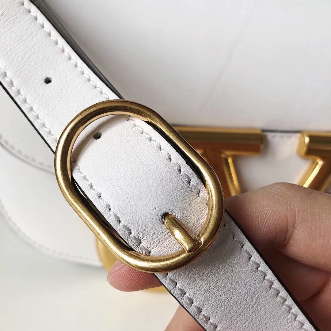 Va1e*ntin0 s*pervee crossbody bag in white leather