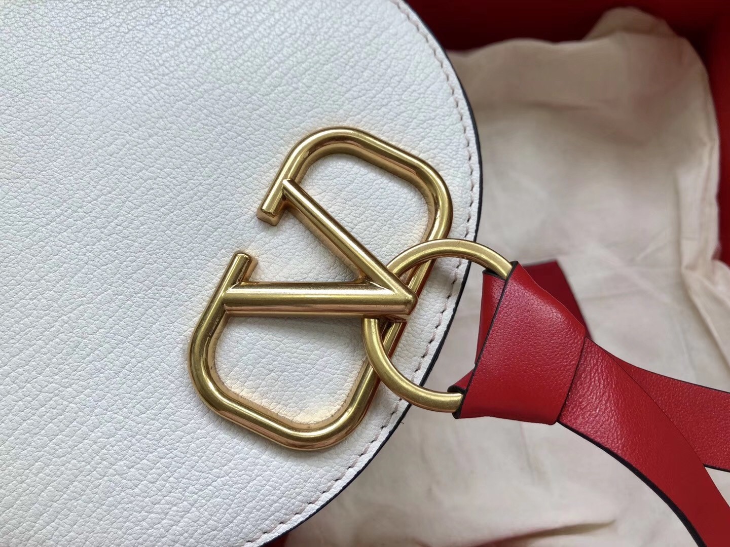 Va1e*ntin0 medium vring crossbody bag in white goatskin