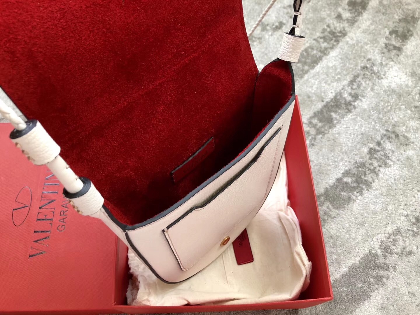 Va1e*ntin0 medium vring crossbody bag in white goatskin