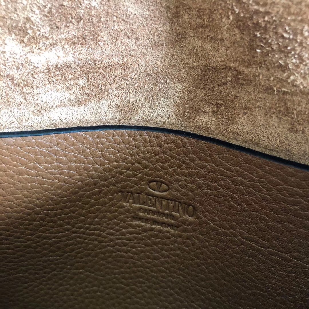 Va1e*ntin0 rockstud small crossbody bag in brown grained leather