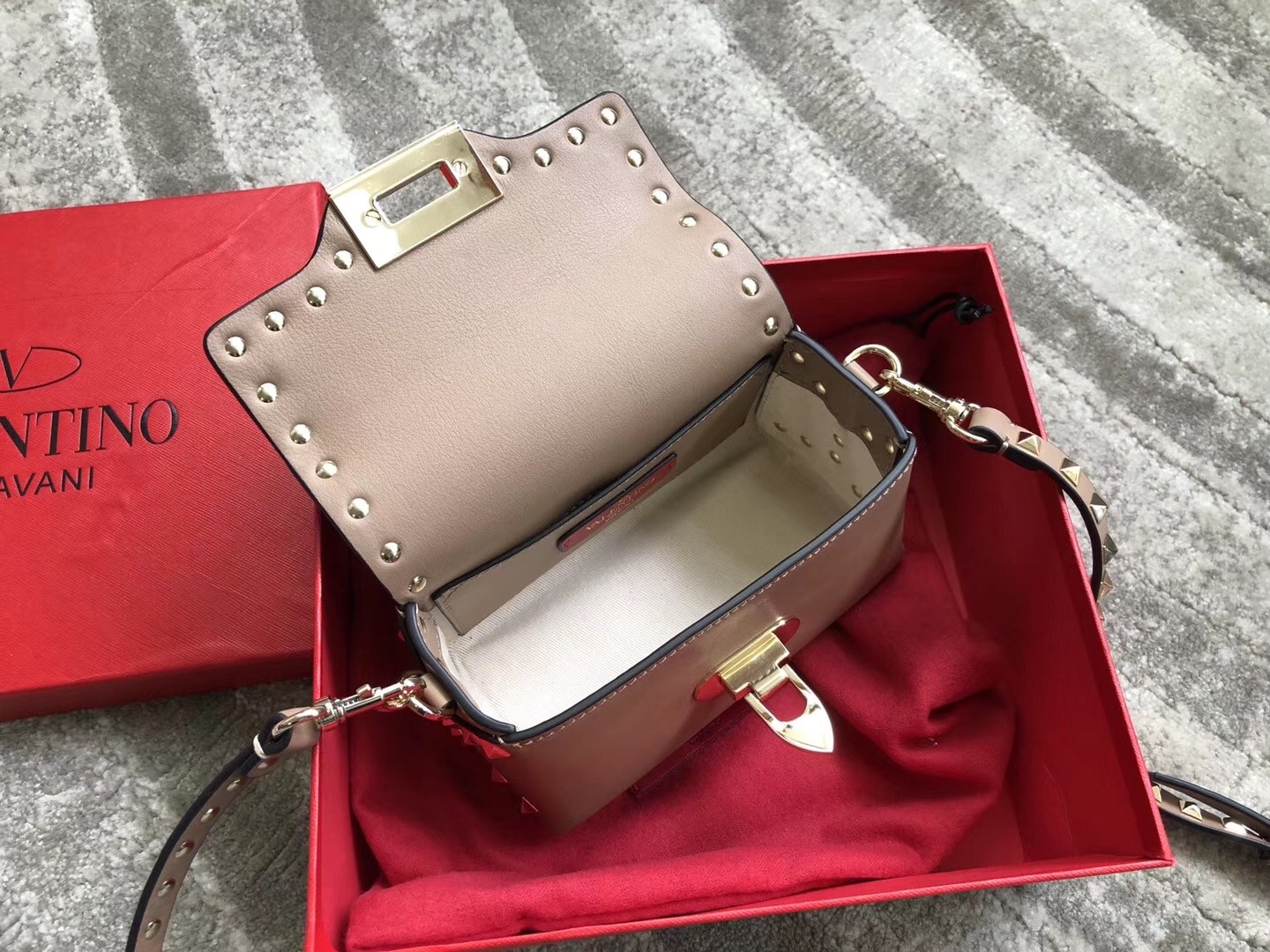 Va1e*ntin0 mini rockstud crossbody bag in poudre calfskin