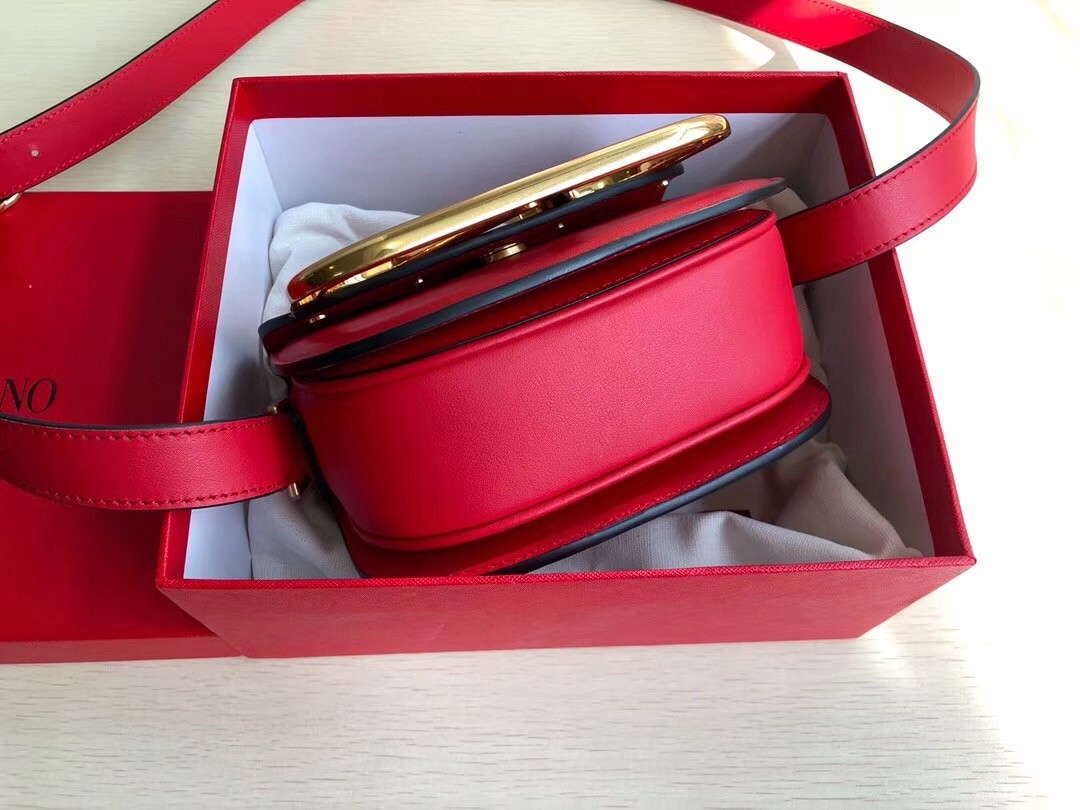 Va1e*ntin0 small s*pervee crossbody bag in red leather