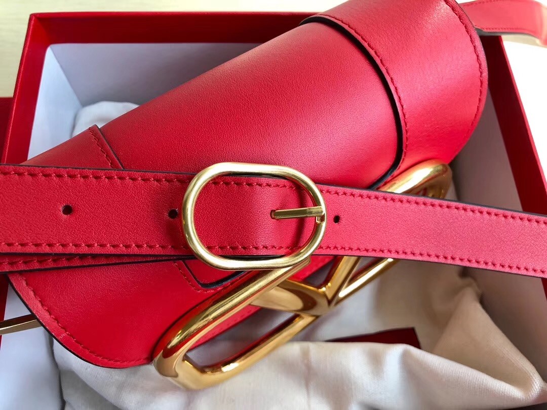 Va1e*ntin0 small s*pervee crossbody bag in red leather