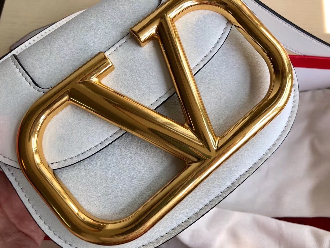 Va1e*ntin0 small s*pervee crossbody bag in white leather
