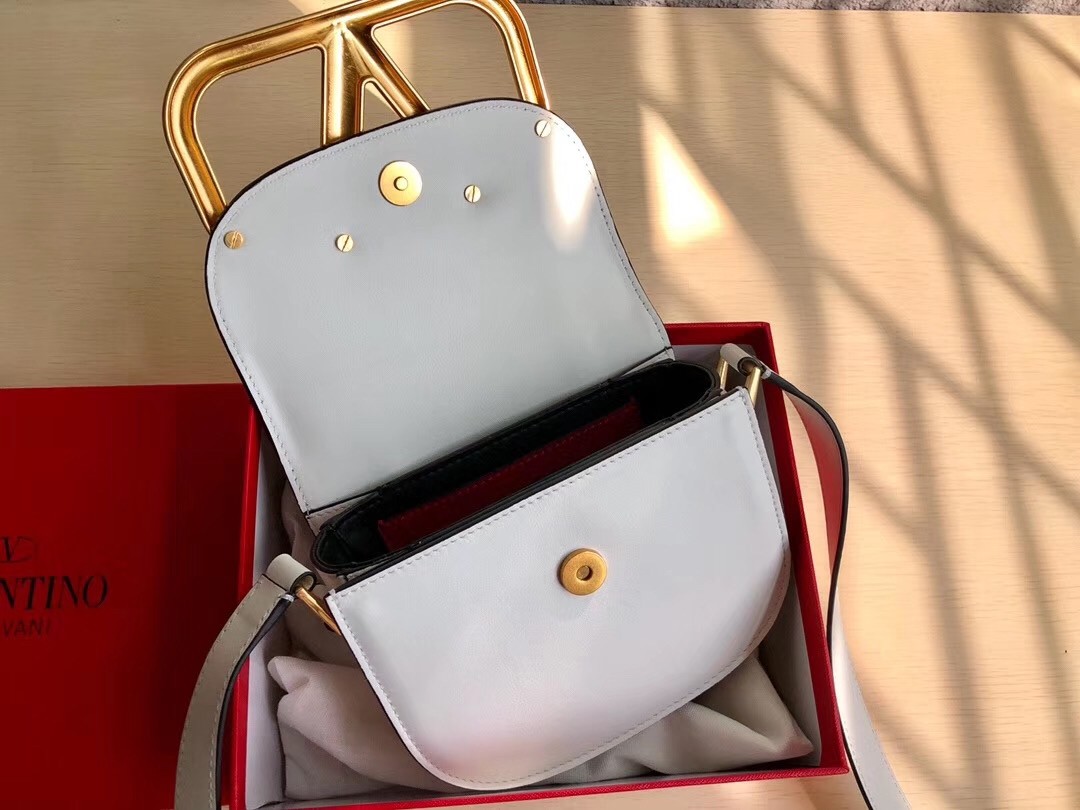 Va1e*ntin0 small s*pervee crossbody bag in white leather