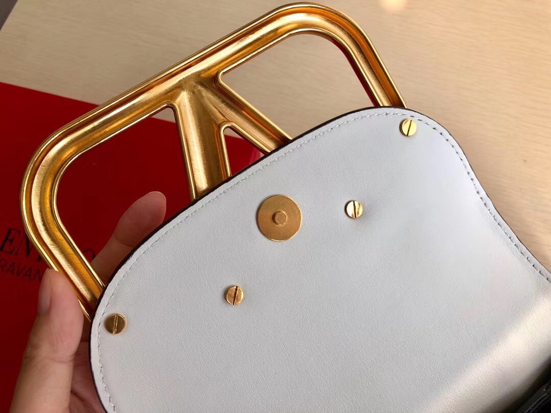 Va1e*ntin0 small s*pervee crossbody bag in white leather
