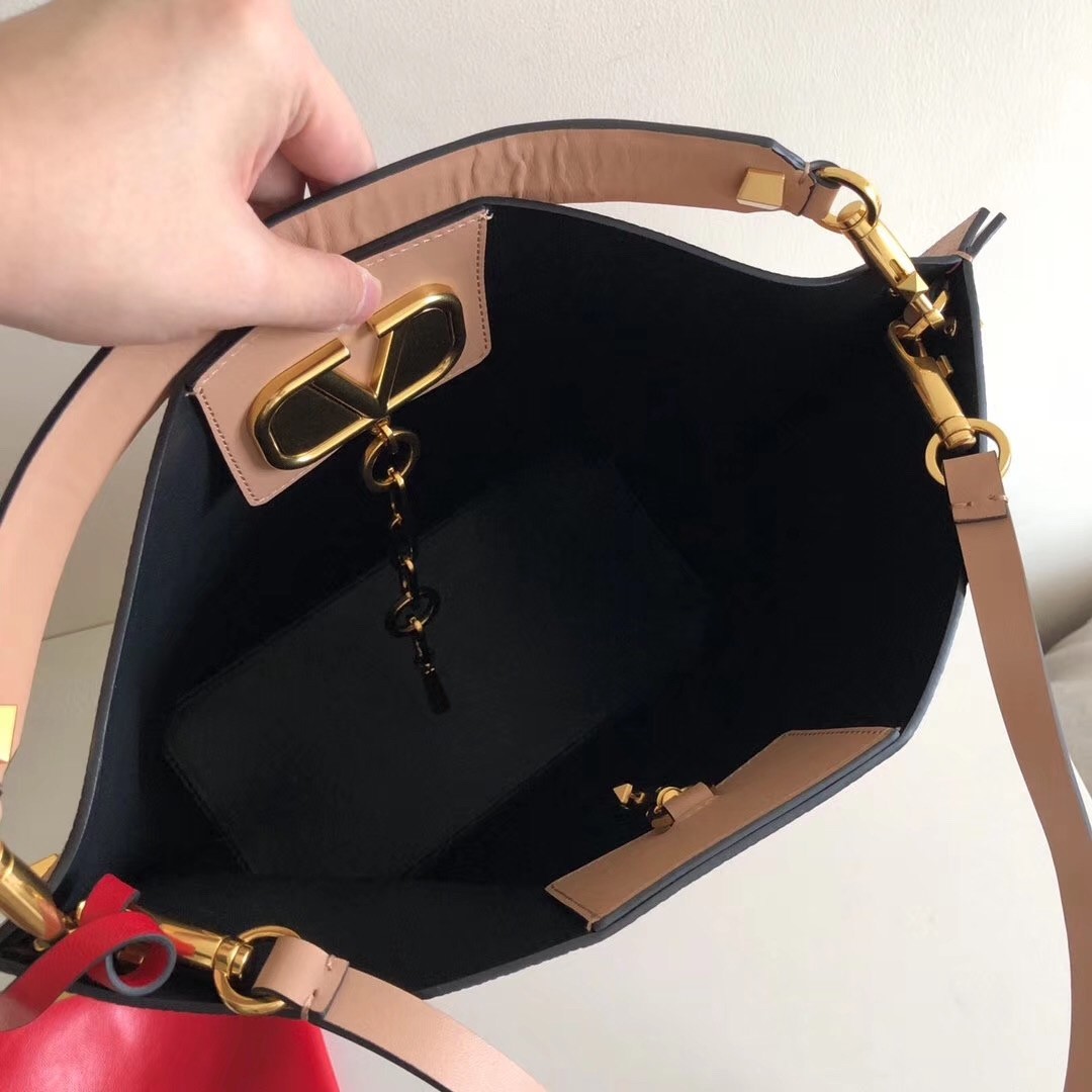 Va1e*ntin0 escape hobo bag in poudre grained calfskin
