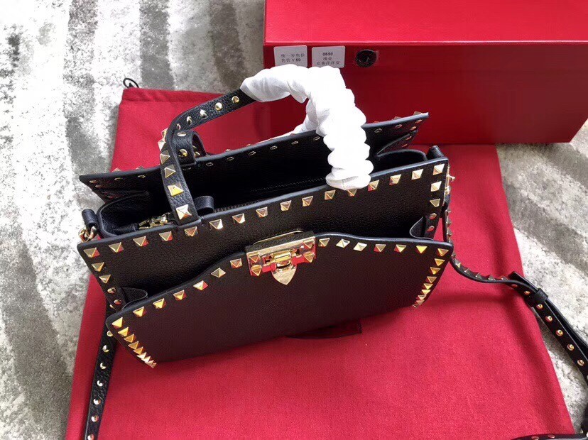 Va1e*ntin0 black small rockstud top handle bag