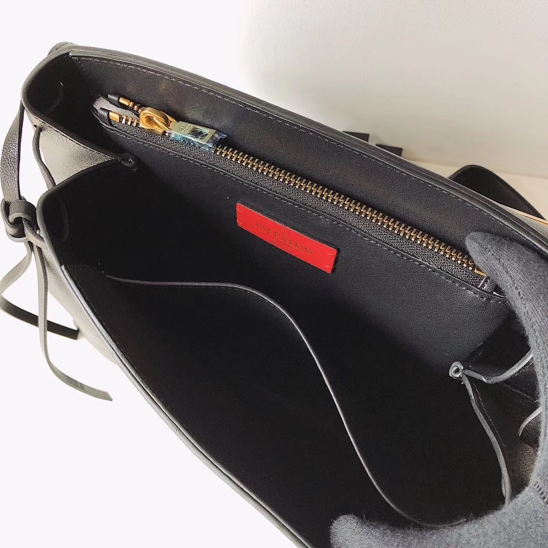 Va1e*ntin0 small vring handbag in black buffalo leather