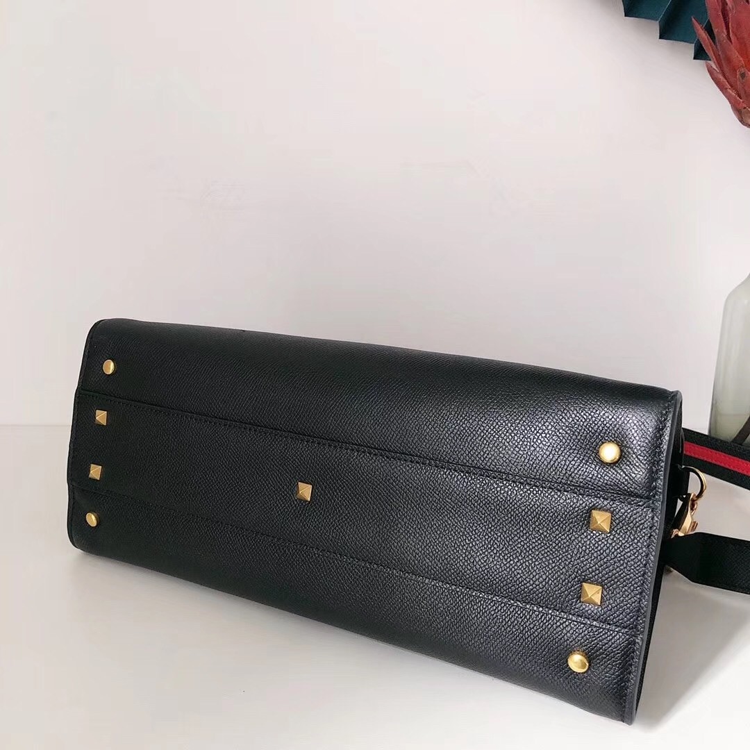 Va1e*ntin0 vsling handbag in black grainy calfskin