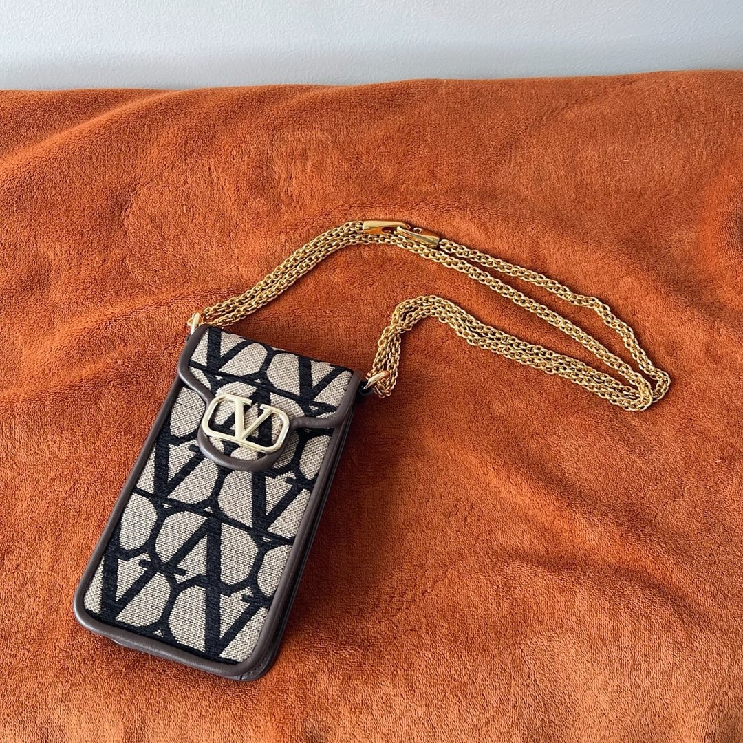Va1e*ntin0 loco phone case in black toile iconographe with chain