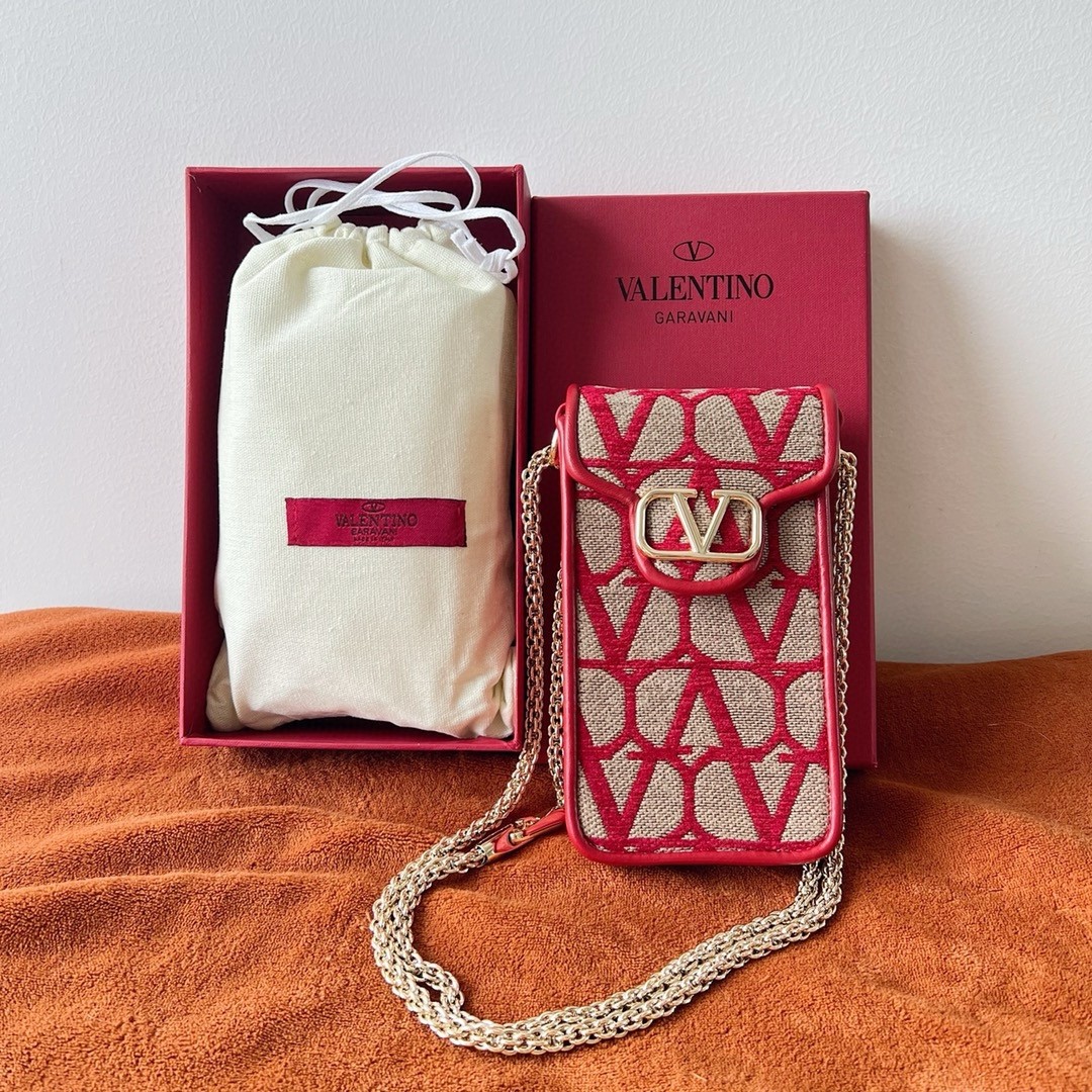 Va1e*ntin0 loco phone case in red toile iconographe with chain