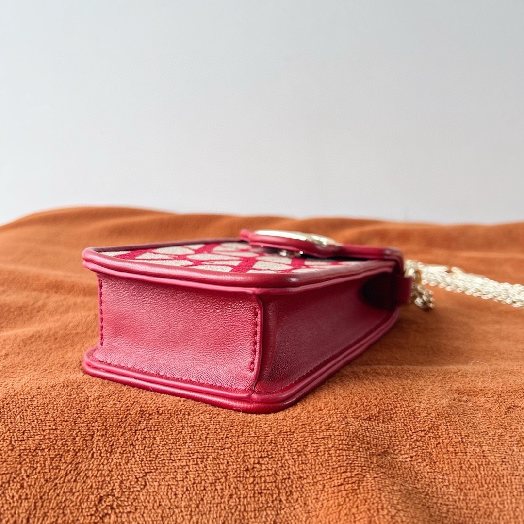 Va1e*ntin0 loco phone case in red toile iconographe with chain