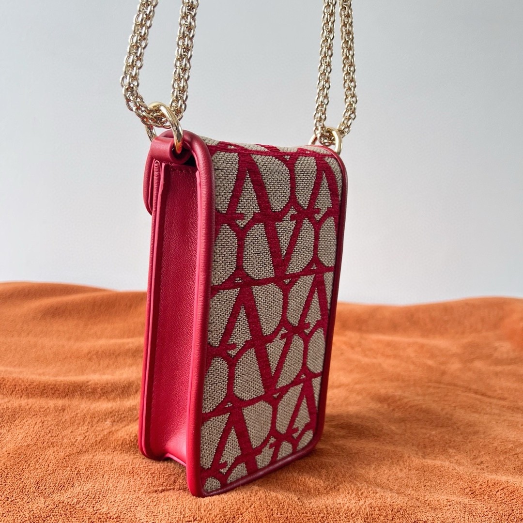 Va1e*ntin0 loco phone case in red toile iconographe with chain