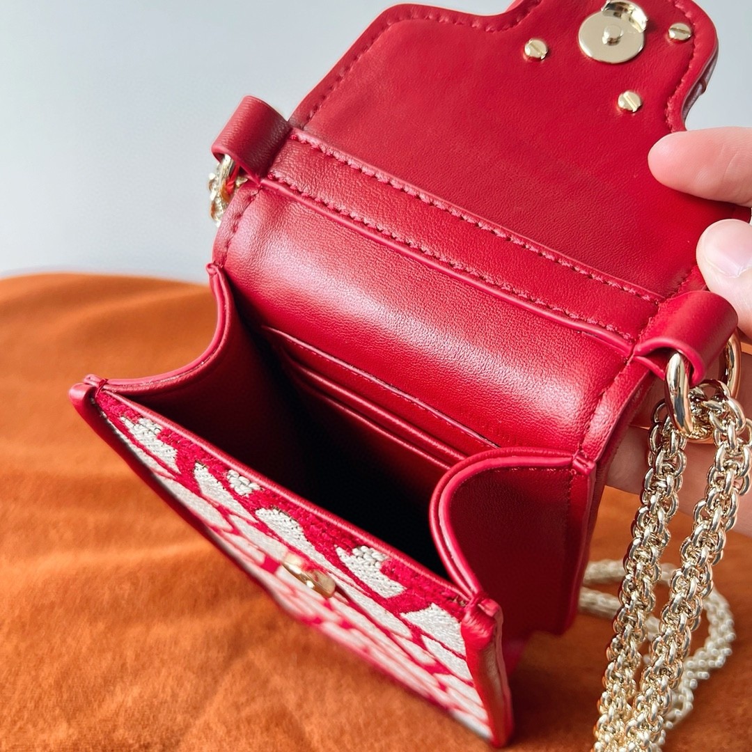 Va1e*ntin0 loco phone case in red toile iconographe with chain