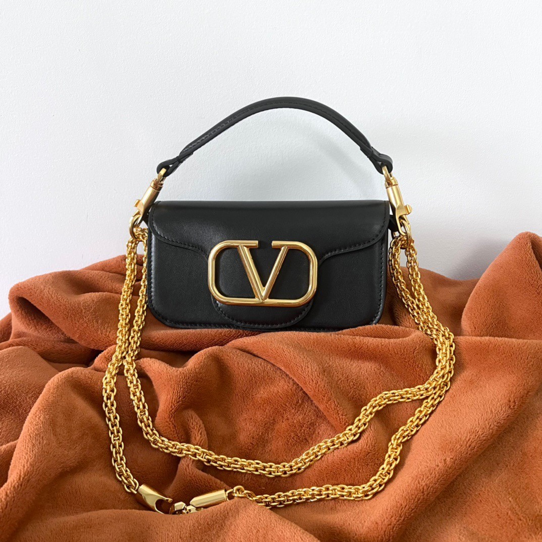 Va1e*ntin0 loco small shoulder bag in black calfskin