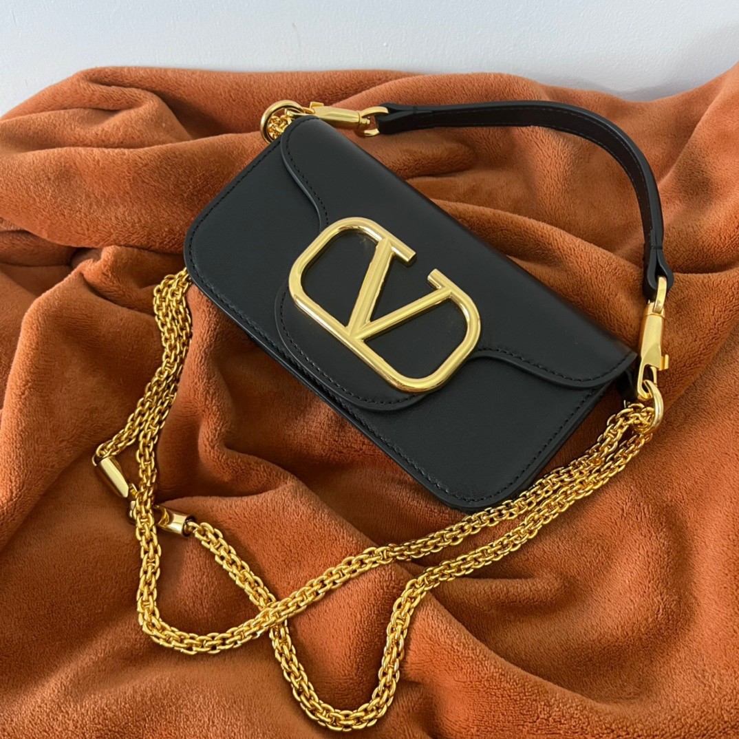 Va1e*ntin0 loco small shoulder bag in black calfskin