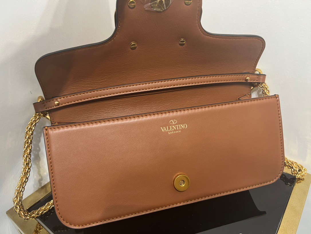 Va1e*ntin0 loco large shoulder bag in brown calfskin