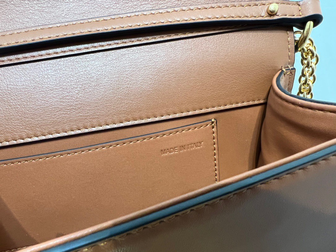 Va1e*ntin0 loco large shoulder bag in brown calfskin