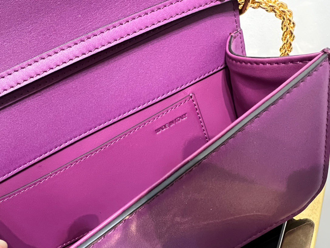 Va1e*ntin0 loco large shoulder bag in purple calfskin