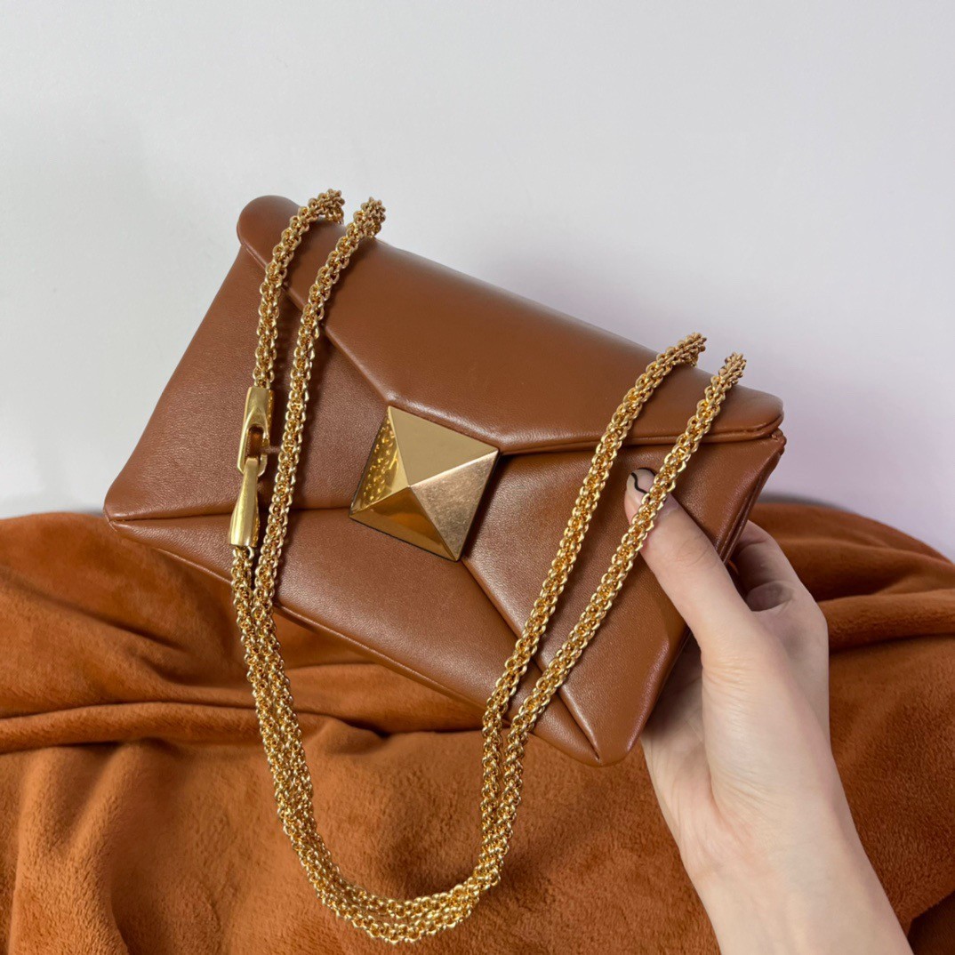 Va1e*ntin0 one stud chain bag in brown nappa leather