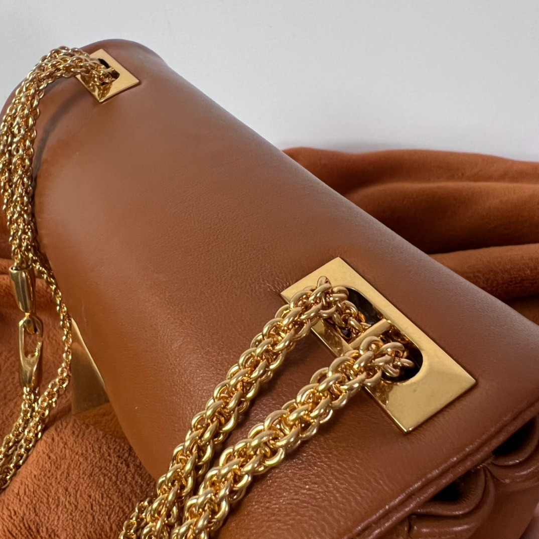 Va1e*ntin0 one stud chain bag in brown nappa leather