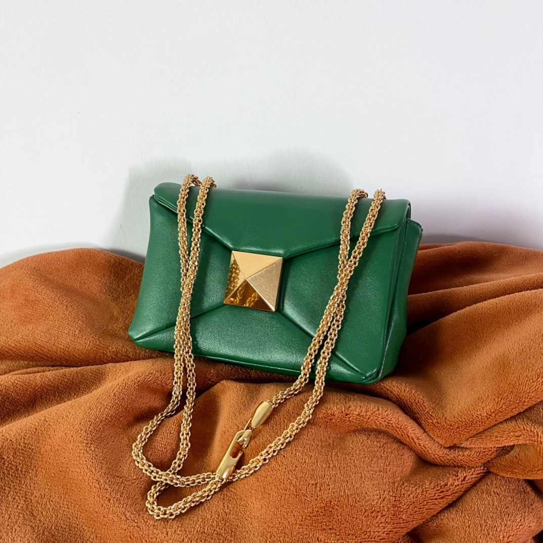 Va1e*ntin0 one stud chain bag in green nappa leather